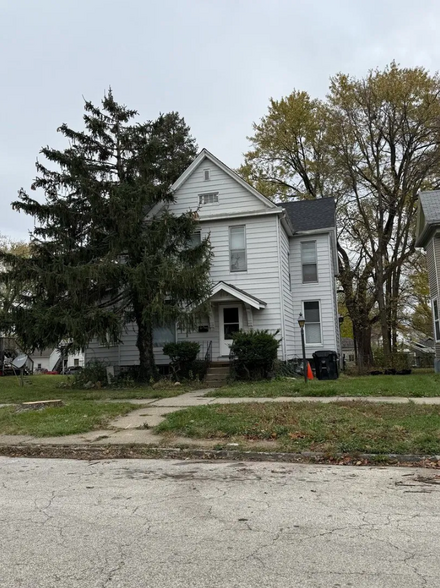 Primary Photo Of 602 E Jefferson St, Bloomington Apartments For Sale