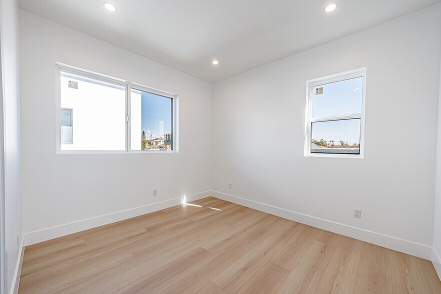 More Photos Of 5209 W 20th St, Los Angeles Multifamily For Sale