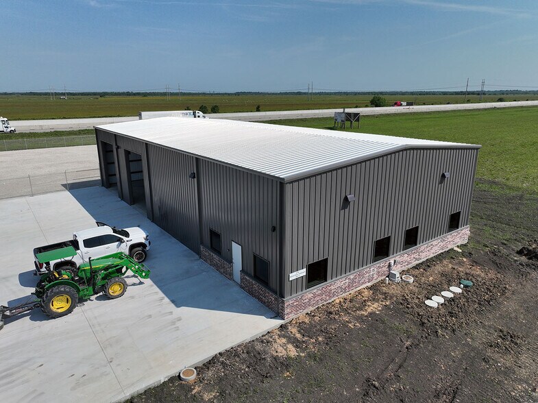 More Photos Of 8690 Industrial Parkway, Beaumont Warehouse For Lease