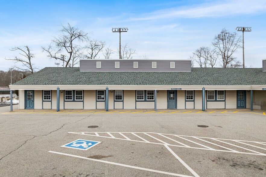 More Photos Of 131 Boston Post Rd, East Lyme Office For Lease