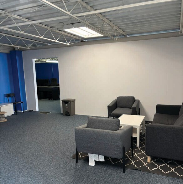 More Photos Of 1850 Ness Av, Winnipeg Freestanding For Sale