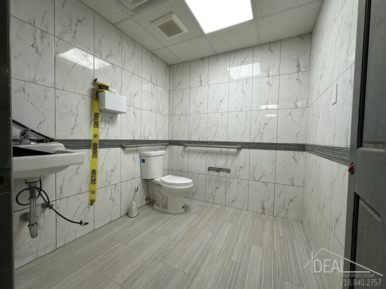 More Photos Of 332A 9th St, Brooklyn Office Residential For Lease