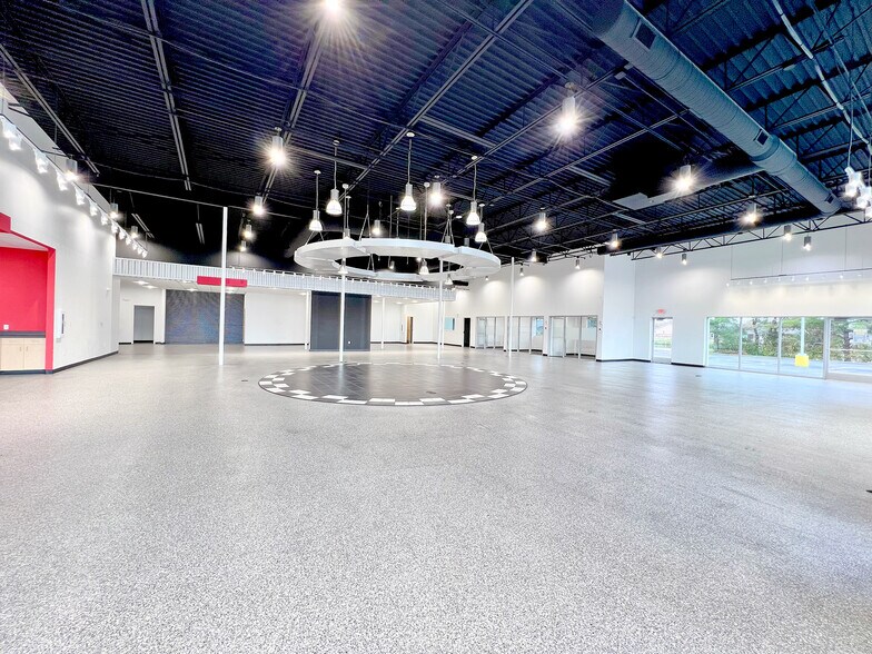 More Photos Of 501 Salem Pl, Fairview Heights Auto Dealership For Sale