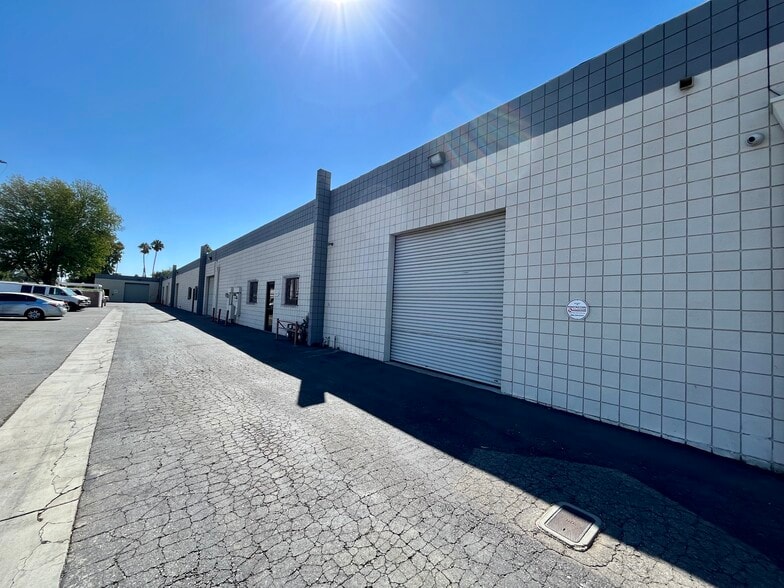 More Photos Of 8116-8144 Deering Ave, Canoga Park Warehouse For Lease
