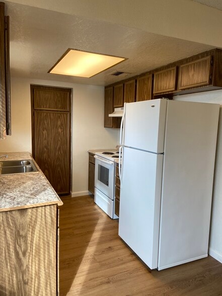 More Photos Of 619 E Ridgecrest Blvd, Ridgecrest Apartments For Sale