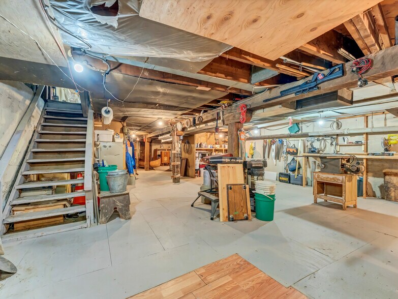 More Photos Of 517A N Railway St SE, Medicine Hat Storefront Retail Residential For Sale