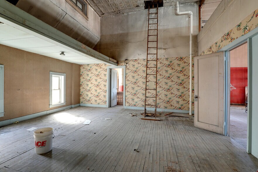 More Photos Of 900 Broadway St, Quincy Flex For Sale