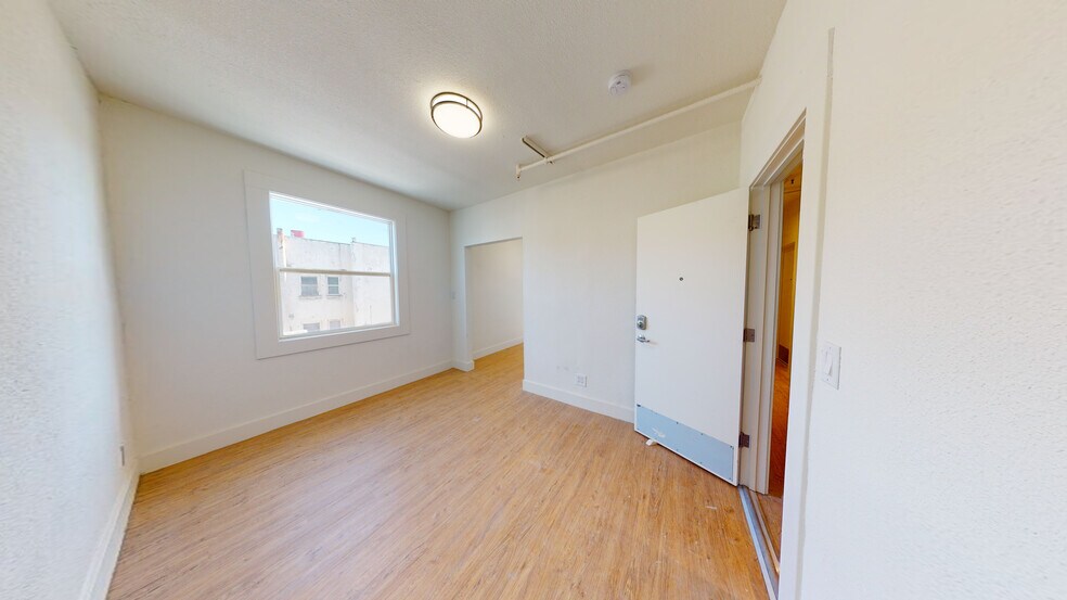 More Photos Of 2327-2329 San Pablo Ave, Oakland Apartments For Lease