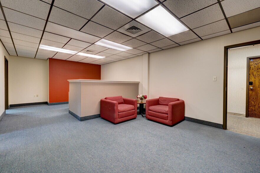 More Photos Of 55 Whiting St, Plainville Medical For Sale