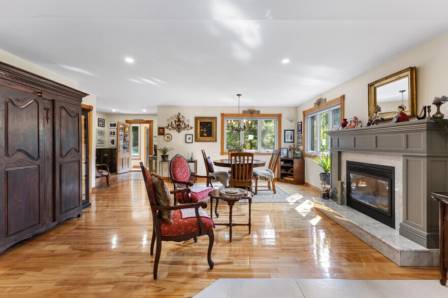 More Photos Of 57 Rue Allan, Brownsburg-chatham Apartments For Sale