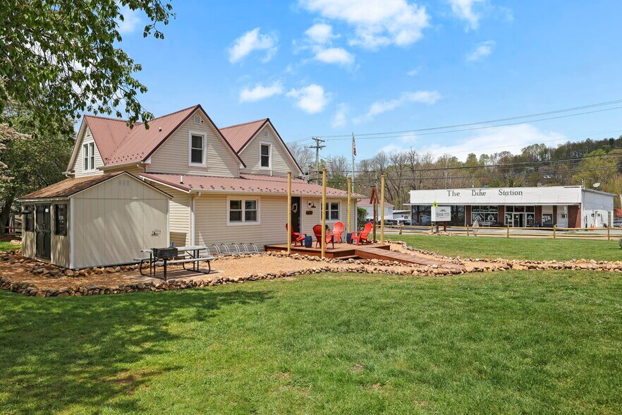 More Photos Of 100 S Railroad Ave, Damascus Apartments For Sale