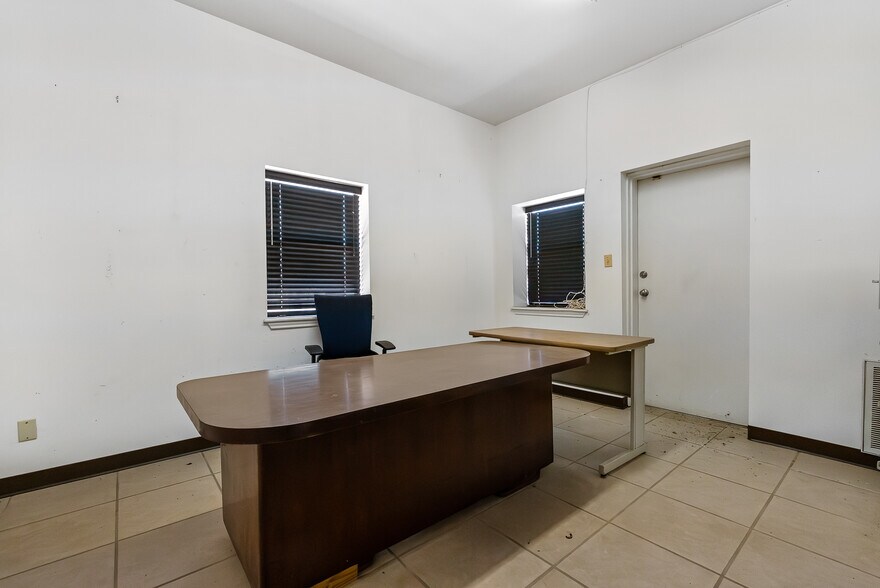 More Photos Of 17905 US Highway 69 N, Lindale Refrigeration Cold Storage For Sale