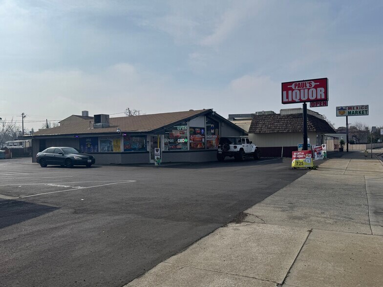 More Photos Of 1021 E F St, Oakdale Storefront For Sale