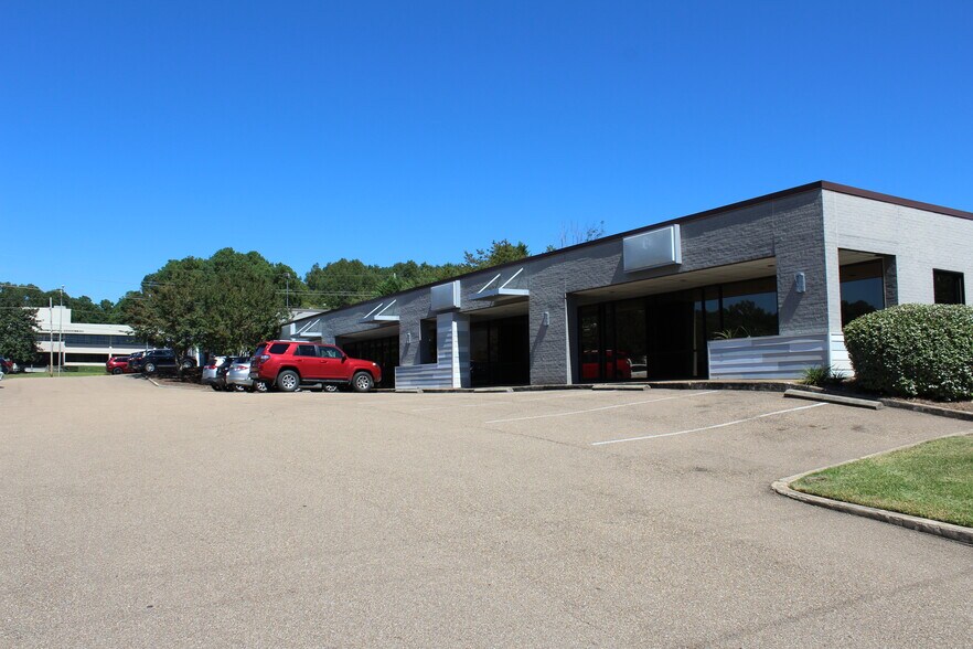 More Photos Of 1425 Lakeland Dr, Jackson General Retail For Lease