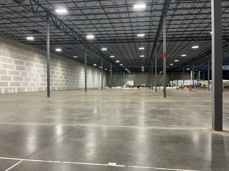 More Photos Of 657 Brigham Rd, Greensboro Distribution For Lease