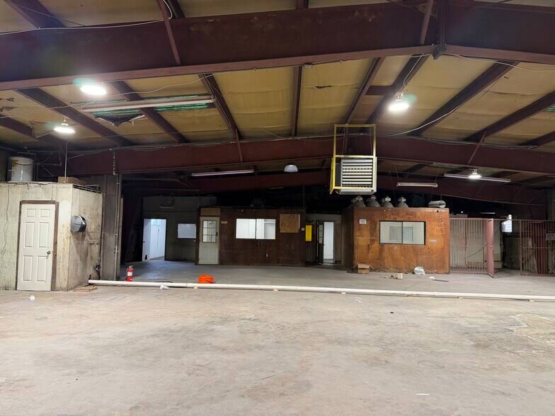 More Photos Of 3938 Runway Rd, Memphis Warehouse For Lease