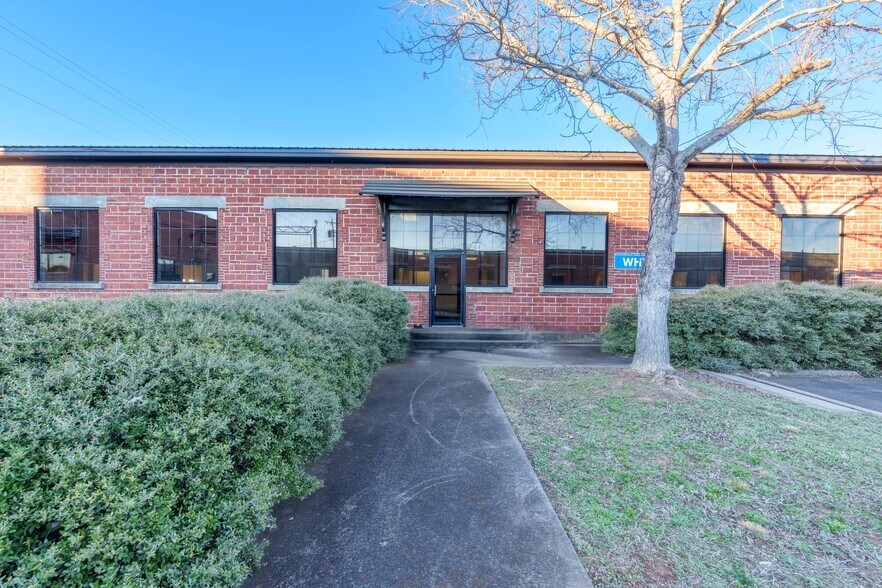 More Photos Of 415 Franklin D Roosevelt Dr, Muscle Shoals Office For Lease