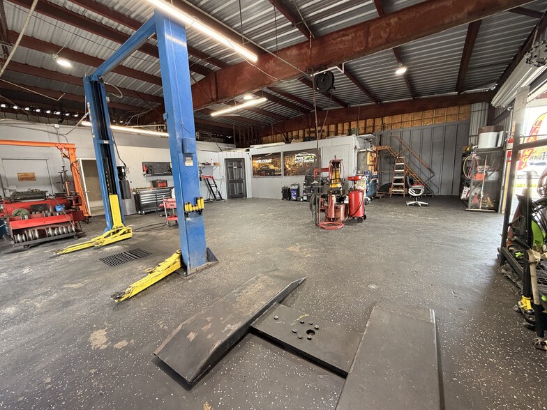 More Photos Of 5100 34th St N, Saint Petersburg Auto Repair For Sale