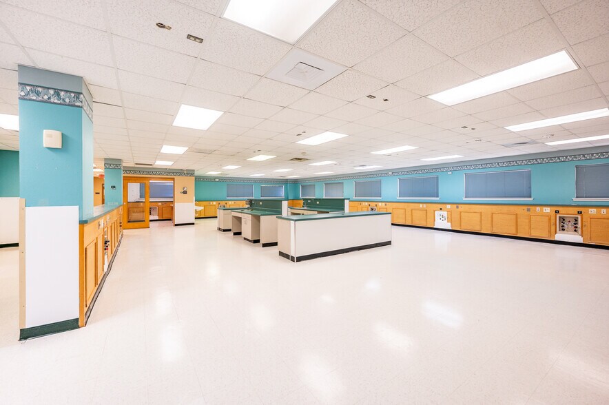 More Photos Of 1105 Avenue H, Bay City Medical For Sale