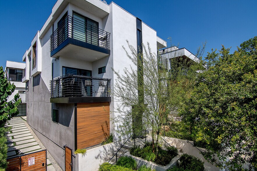 More Photos Of 811 N Harvard Blvd, Los Angeles Multifamily For Sale