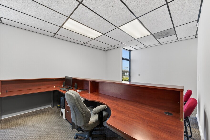 More Photos Of 4125 Market St, Ventura Light Manufacturing For Sale