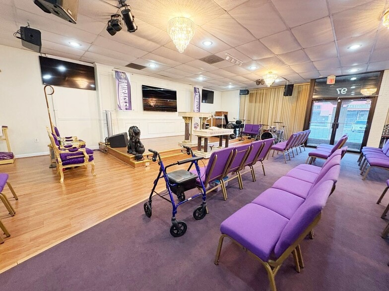 More Photos Of 97 Yost Pl, Capitol Heights Fast Food For Sale