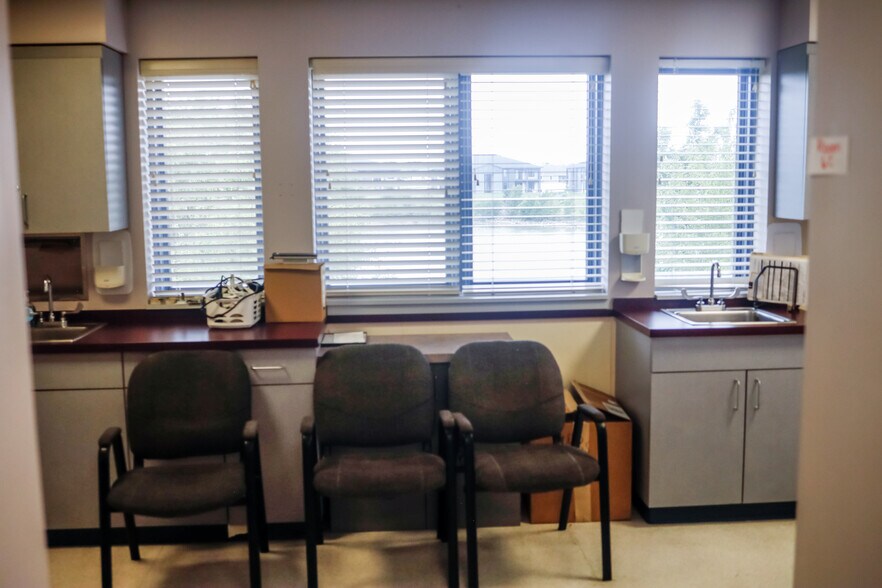 More Photos Of 2203 Summerlon Cir, Dodge City Healthcare For Sale