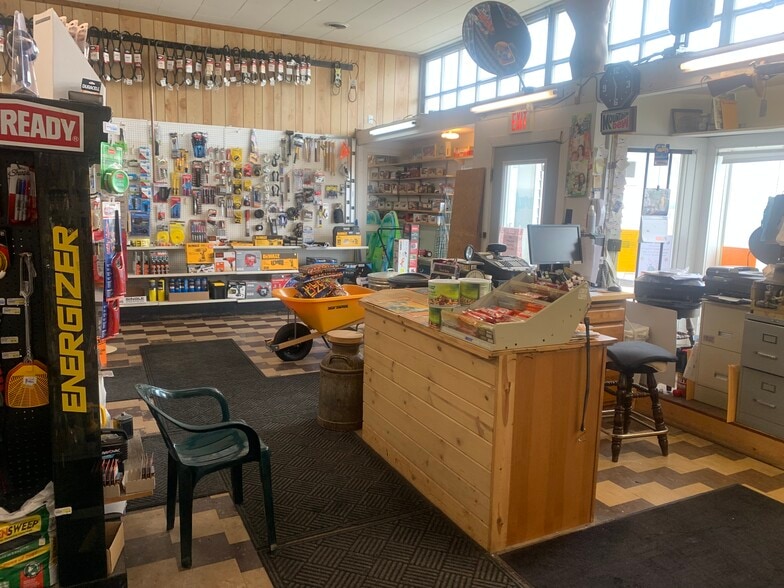 More Photos Of 719 E Murray St, Boyd General Retail For Sale