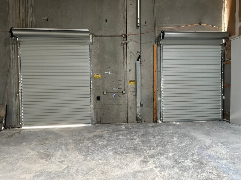 More Photos Of 9208 Palm River Rd, Tampa Warehouse For Lease