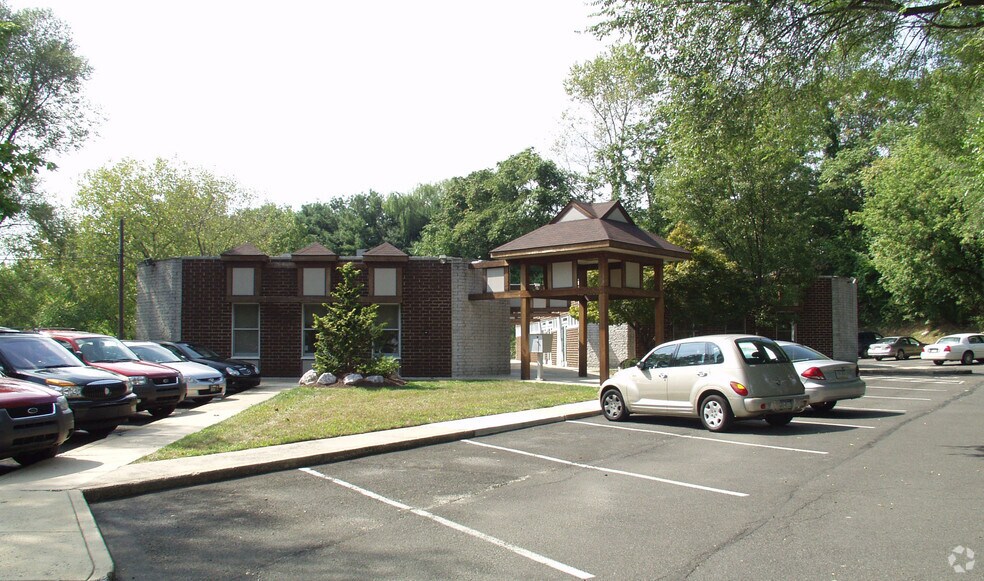 Primary Photo Of 830 Twining Rd, Dresher Medical For Lease