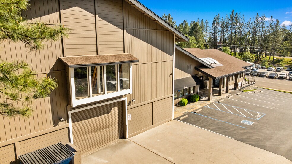 More Photos Of 807 S Auburn St, Grass Valley Showroom For Sale