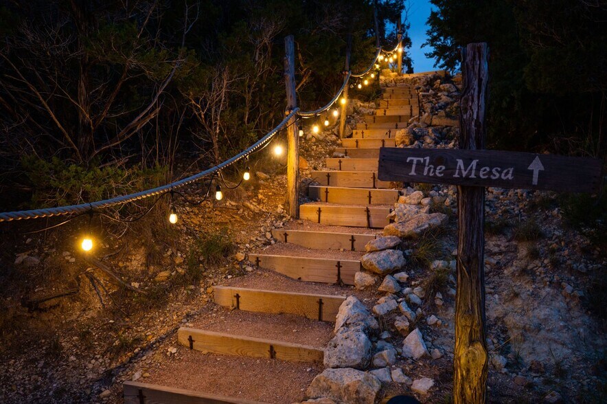 More Photos Of 7400 McGregor Ln, Dripping Springs Hotel For Sale