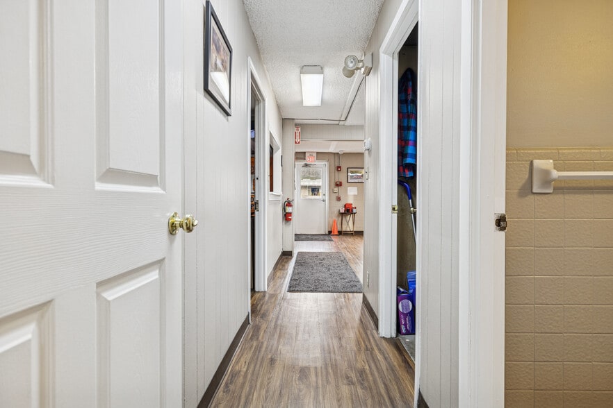 More Photos Of 3502 Dickerson Pike, Nashville Flex For Sale