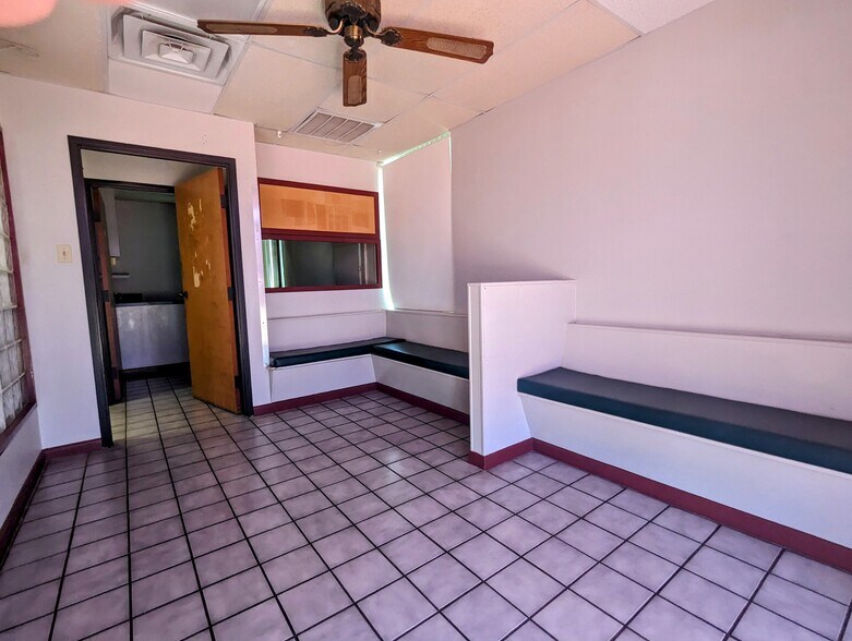More Photos Of 2430 N Davis Dr, Arlington Unknown For Lease