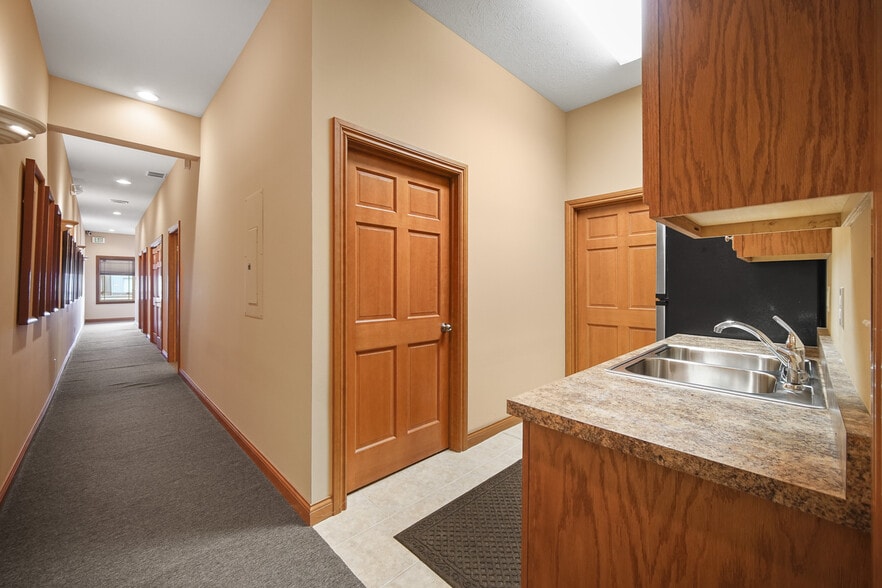 More Photos Of 2502 Beech St, Valparaiso Office For Sale