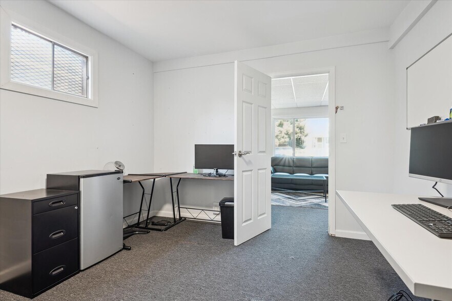 More Photos Of 1050 S Quitman St, Denver Showroom For Sale