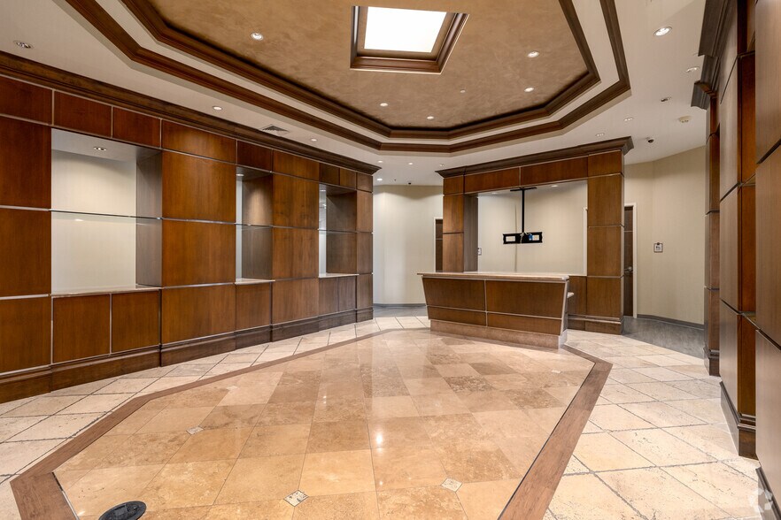 More Photos Of 9530 Marketplace Rd, Fort Myers Office For Lease