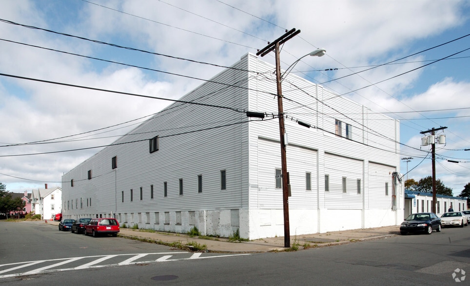 More Photos Of 19 Bennett St, Lynn Light Manufacturing For Lease