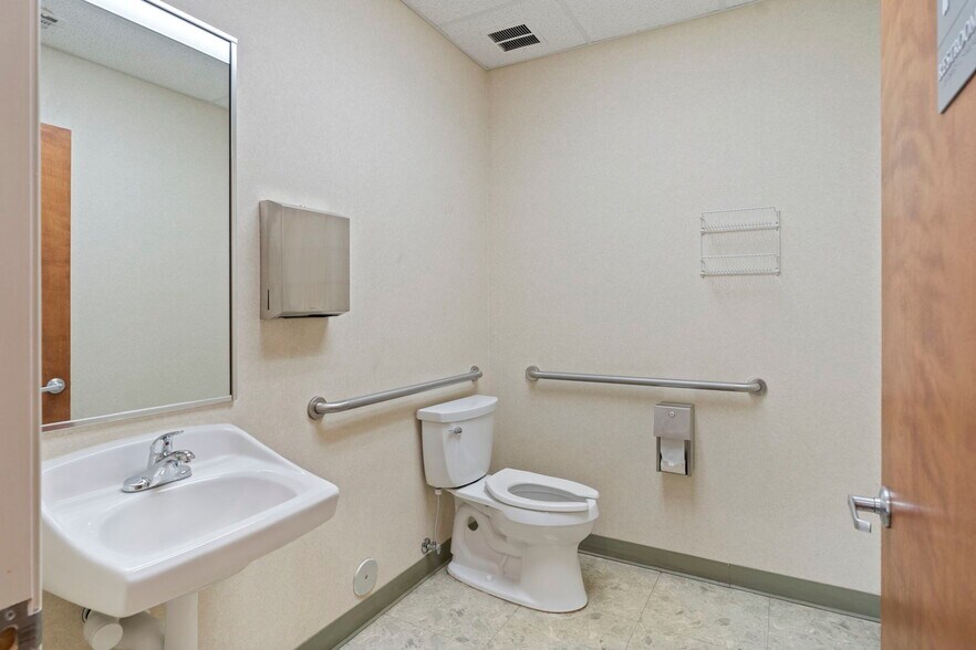 More Photos Of 1000 Coventry Dr, Phillipsburg Medical For Sale