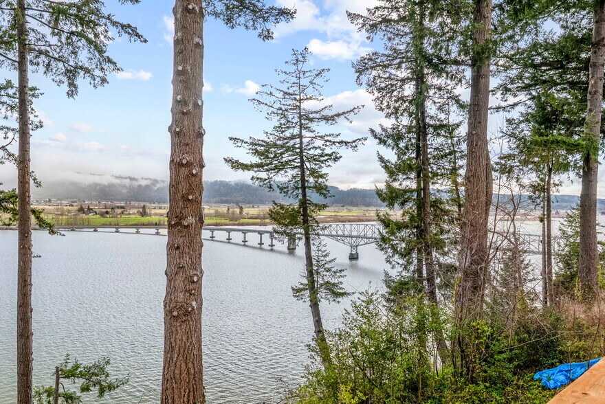 More Photos Of 572 Columbia St, Cathlamet Apartments For Sale
