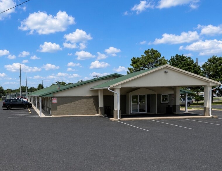 Primary Photo Of 1004 US Highway 51 Byp W, Dyersburg Hotel For Sale