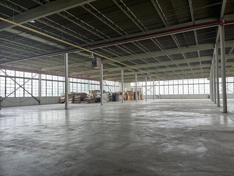 More Photos Of 1119 Kickapoo St, Lincoln Warehouse For Sale