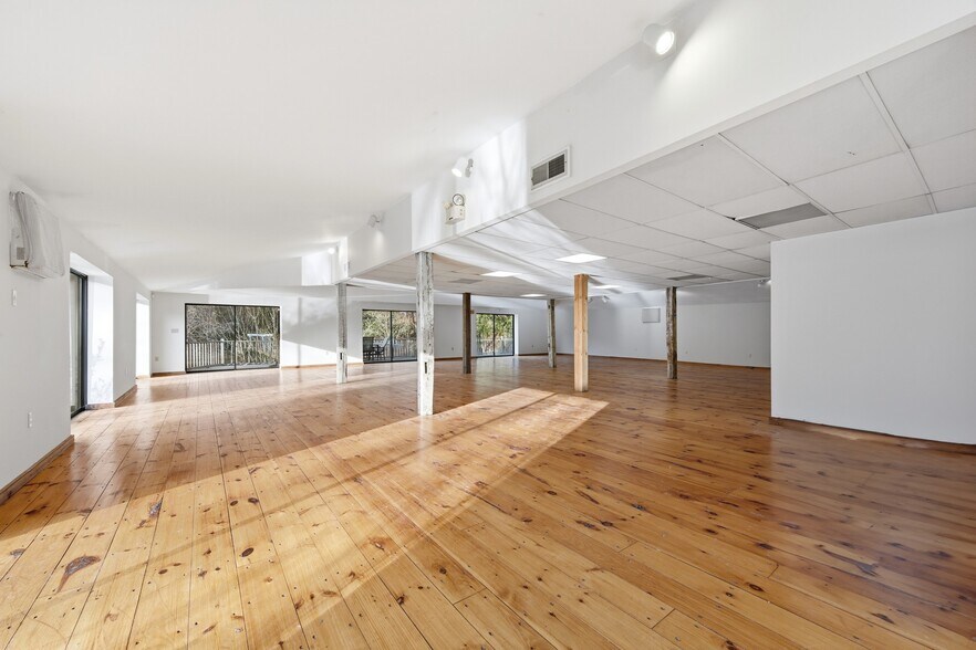 More Photos Of 33 Deep River Rd, Centerbrook Flex For Sale