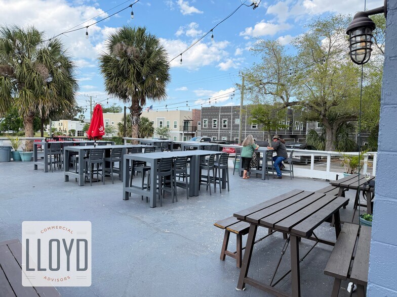 More Photos Of 212 W 1st St, Sanford Restaurant For Sale