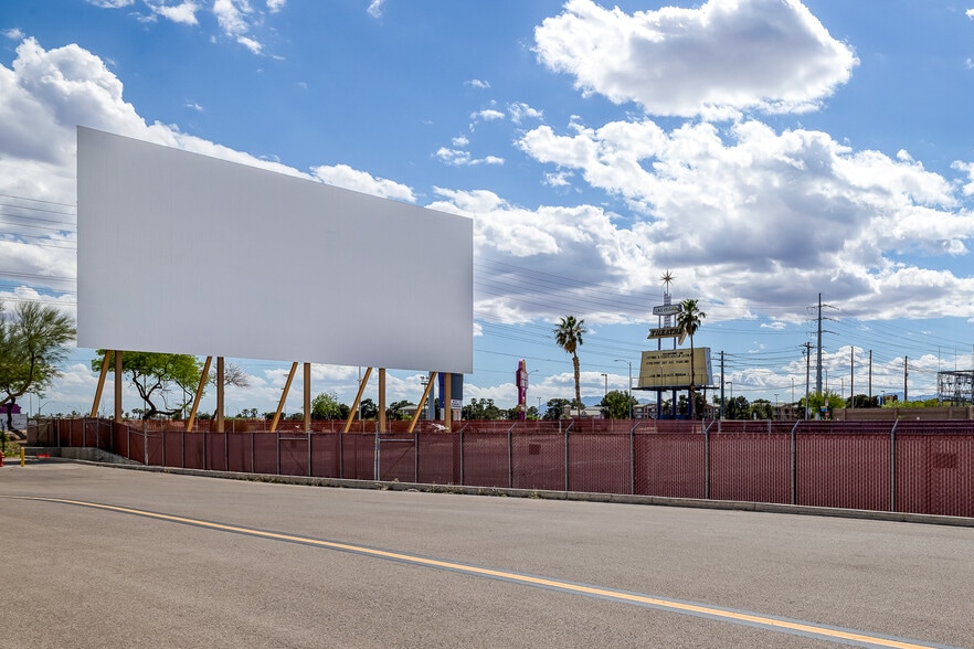 More Photos Of 2730 Airport Dr, North Las Vegas Airplane Hangar For Sale