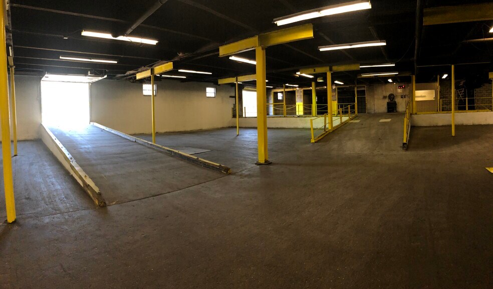 More Photos Of 1 Reisner Way, Clinton Manufacturing For Lease