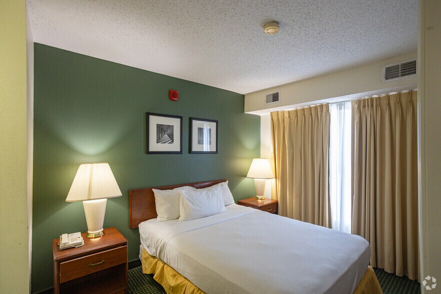 More Photos Of 1111 E I 240 Service Rd, Oklahoma City Hotel For Sale