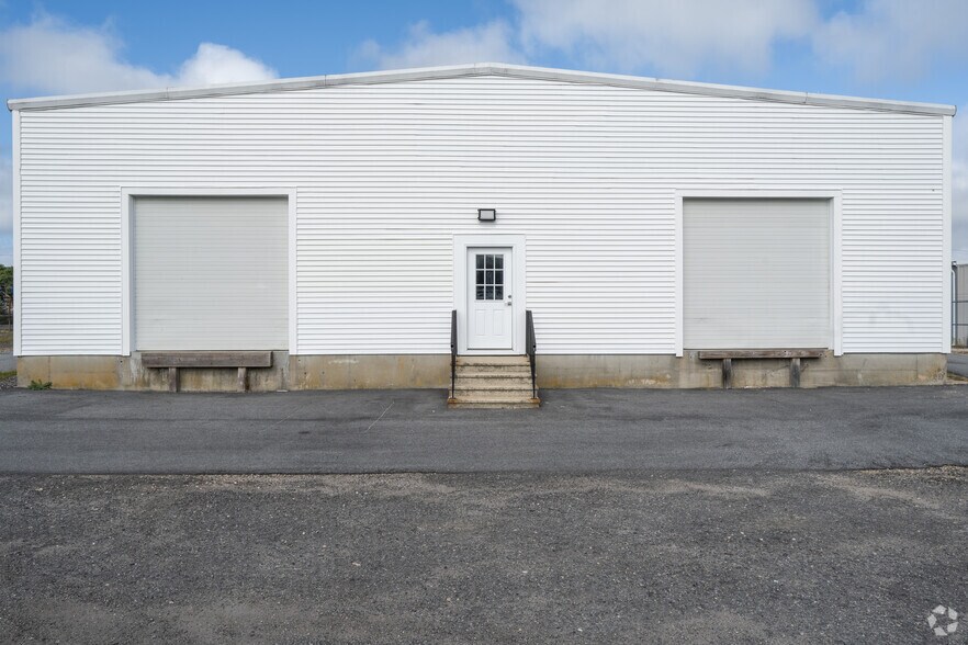 More Photos Of 53 Portside Dr, Bourne Unknown For Lease