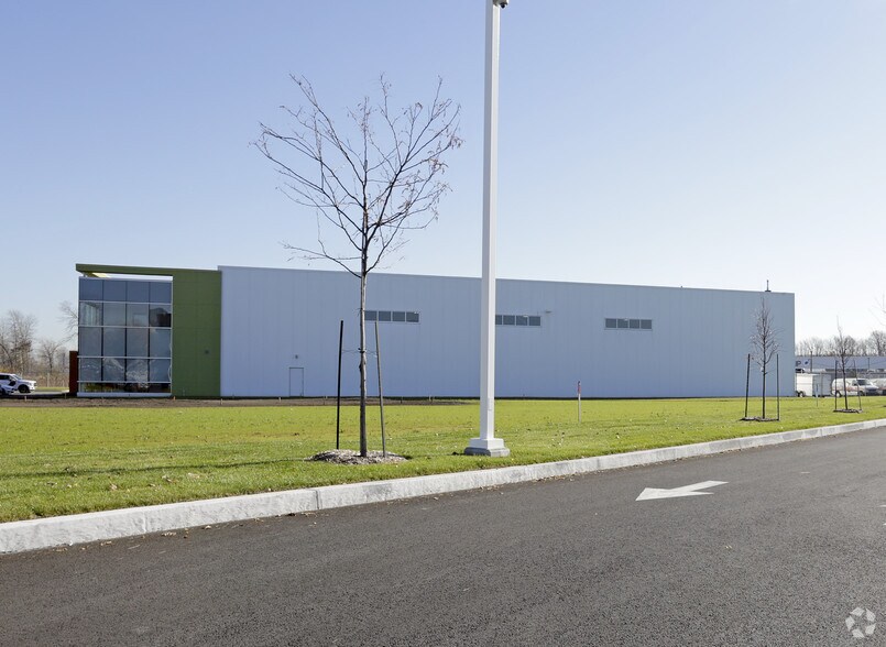 Primary Photo Of 1570 Rue Nationale, Terrebonne Service For Sale