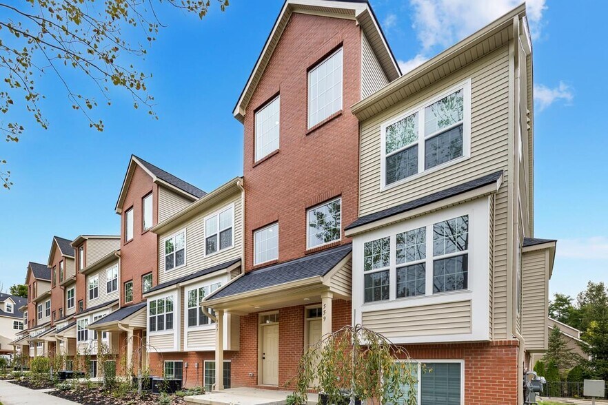 More Photos Of 502-558 Village Ln, Milford Specialty For Sale